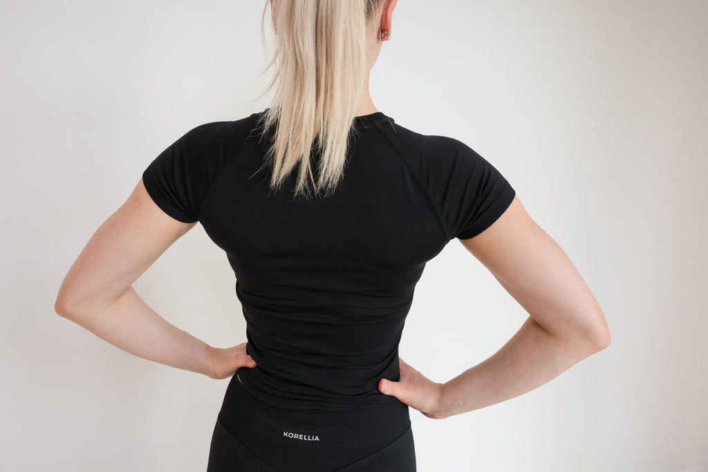 Eng anliegendes nahtloses Kurzarm-Trainingsshirt