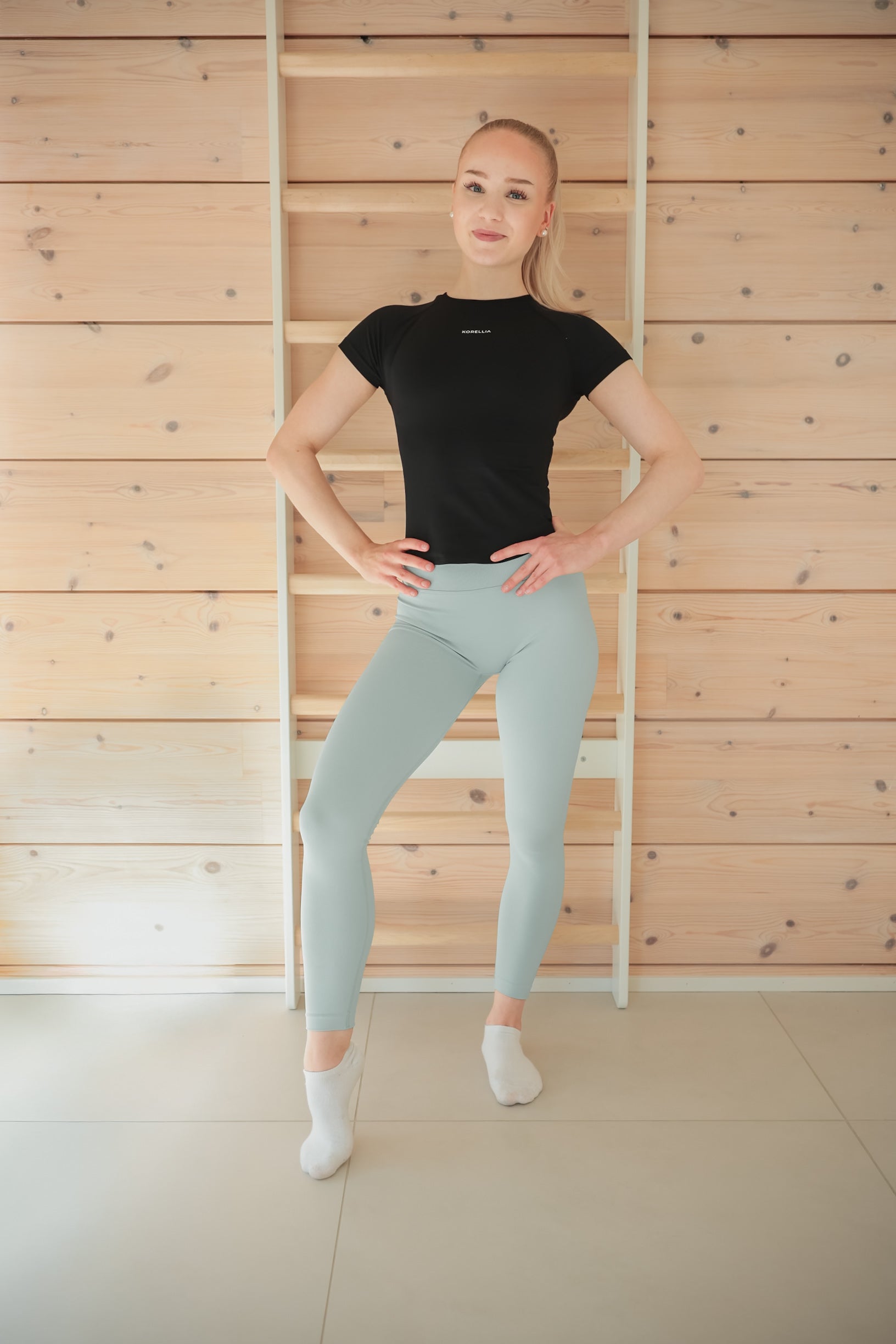 Eng anliegendes nahtloses Kurzarm-Trainingsshirt