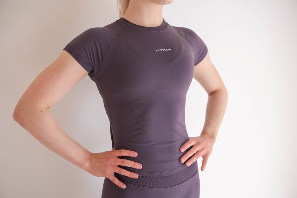 Eng anliegendes nahtloses Kurzarm-Trainingsshirt